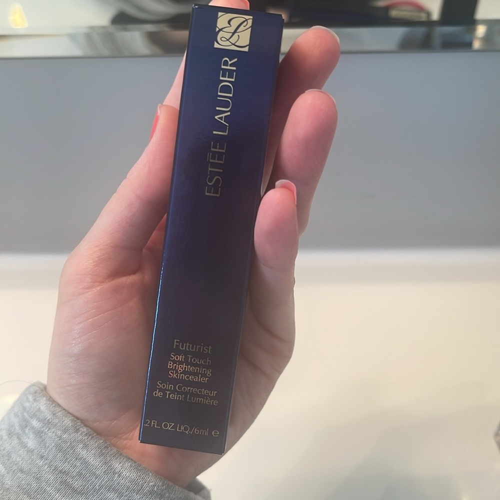 3/70 Este Lauder concealer